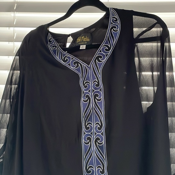 Gently worn bob Mackie 2x shirt - Picture 2 of 13